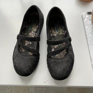 Skechers Relaxed Fit flats sz 7.5